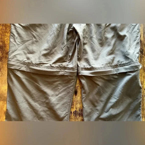 Columbia | Omni-Shield Convertible women’s pants. Size: 12 - Picture 9 of 16